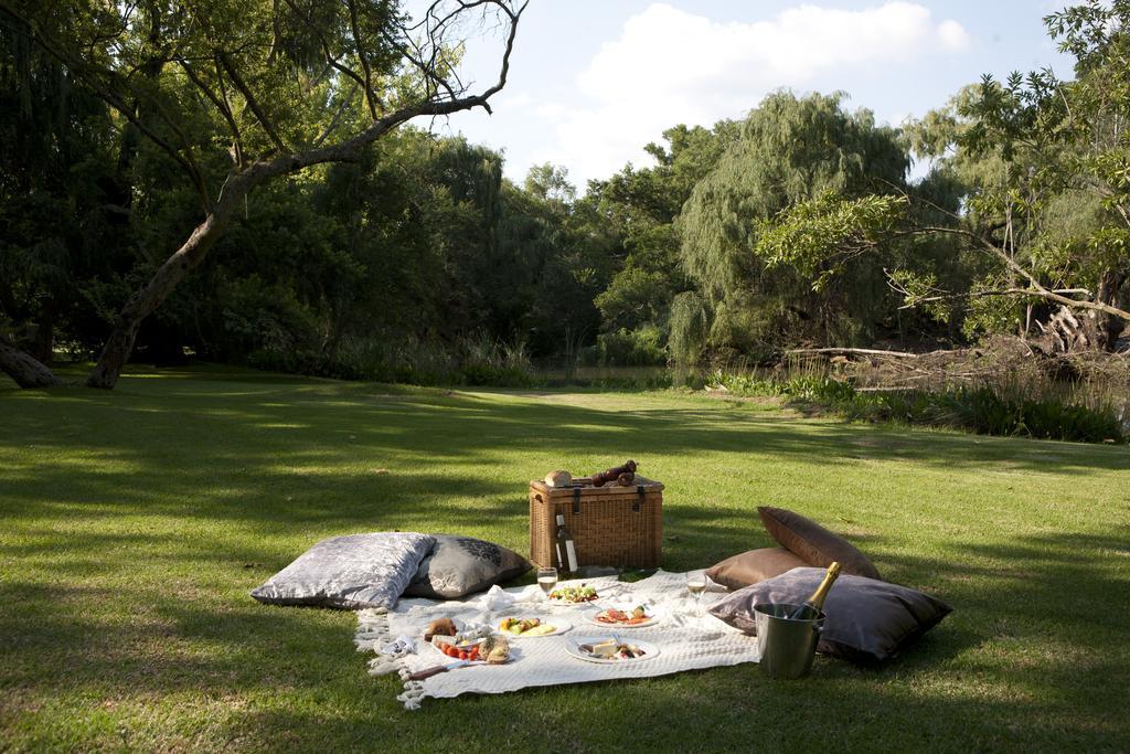 Valley Lodge & Spa Magaliesburg Bagian luar foto