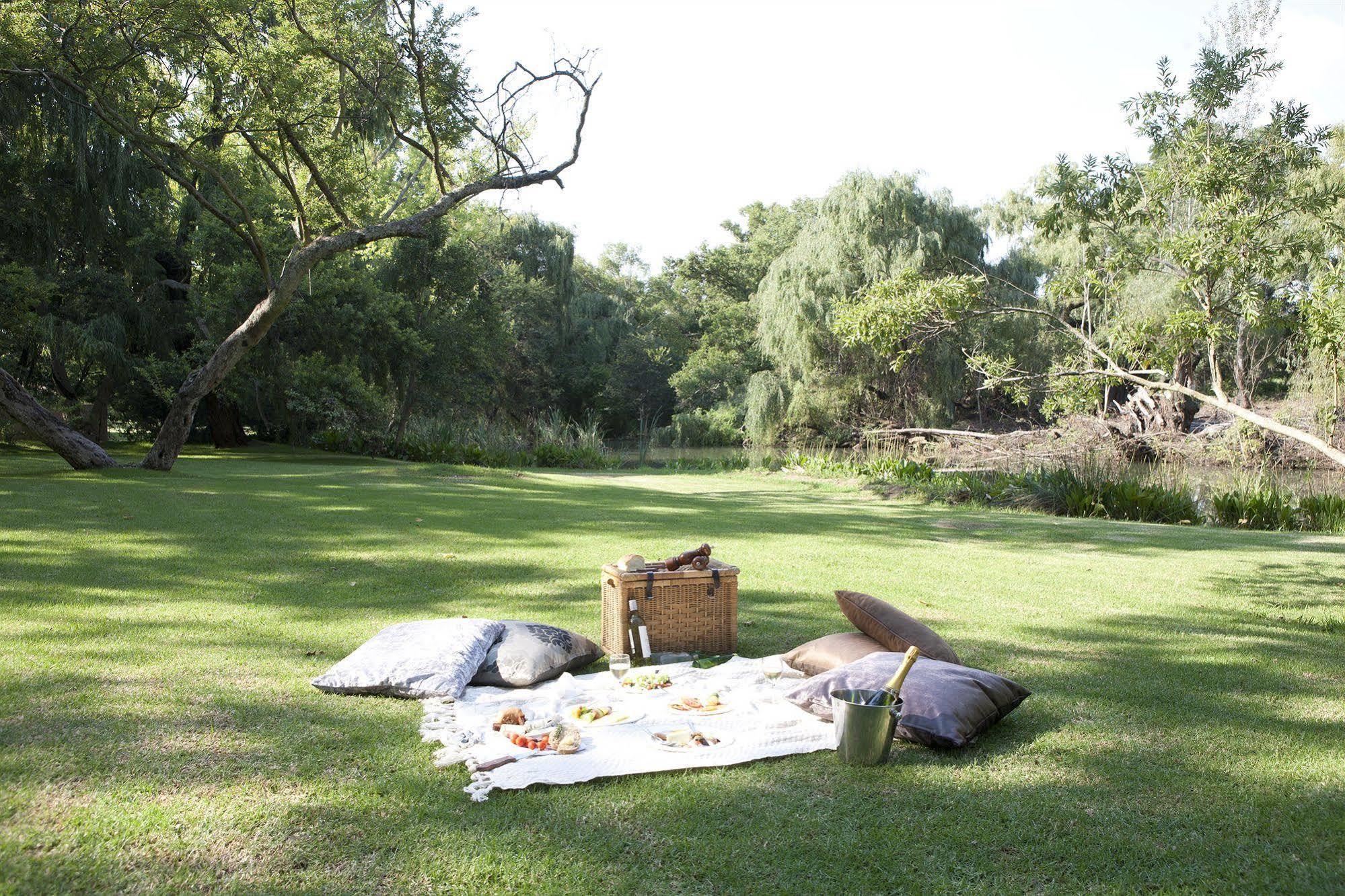 Valley Lodge & Spa Magaliesburg Bagian luar foto