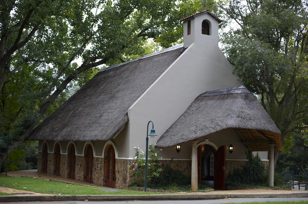 Valley Lodge & Spa Magaliesburg Bagian luar foto